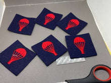 Load image into Gallery viewer, Original British Army Paratrooper&#39;s &#39;Light Bulk&#39; Parachute Qualification Badge
