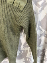 Charger l&#39;image dans la galerie, Genuine British Army Man&#39;s Heavy Jersey Olive Drab Pull Over - Size 32&quot; Chest
