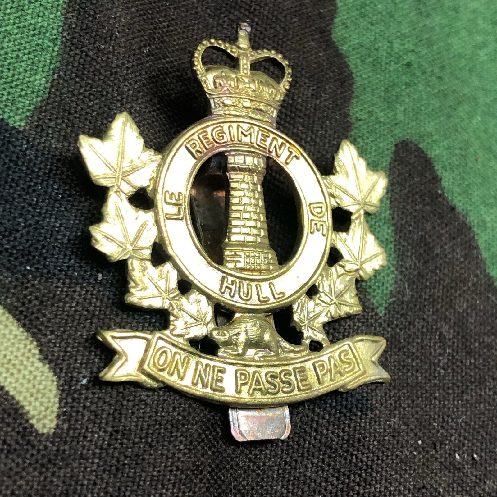Original Canadian Army Le Régiment de Hull Beret / Cap Badge - The Militaria Shop