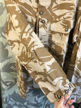 Lade das Bild in den Galerie-Viewer, Genuine British Army Desert DPM Camouflafed Tropical Jacket - Size 42&quot; Chest
