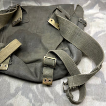 Lade das Bild in den Galerie-Viewer, Original WW2 British Army / RAF 37 Pattern Webbing Small Pack &amp; L Straps Set
