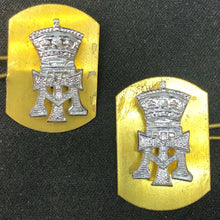 Lade das Bild in den Galerie-Viewer, Original British Collar Badge Pair - Green Howards - The Militaria Shop

