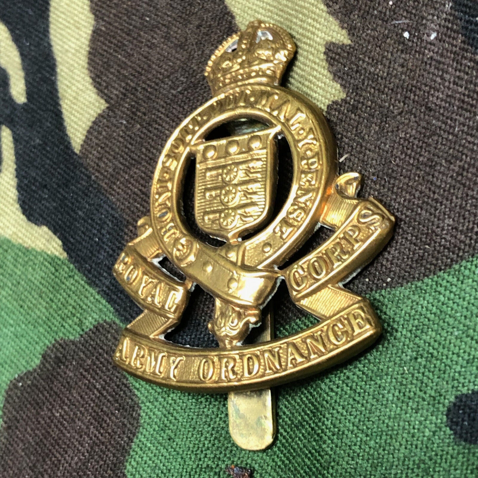Original WW2 British Army Royal Army Ordnance Corps Cap Badge - Kings Crown - The Militaria Shop