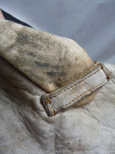 Load image into Gallery viewer, Original WW2 Pattern British Army White Camouflaged Gloves / Gunners Mittens
