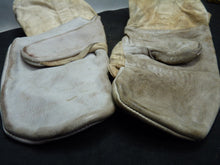 Load image into Gallery viewer, Original WW2 Pattern British Army White Camouflaged Gloves / Gunners Mittens
