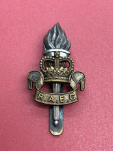 Charger l&#39;image dans la galerie, Genuine British Army Royal Army Education Corps RAEC Cap Badge
