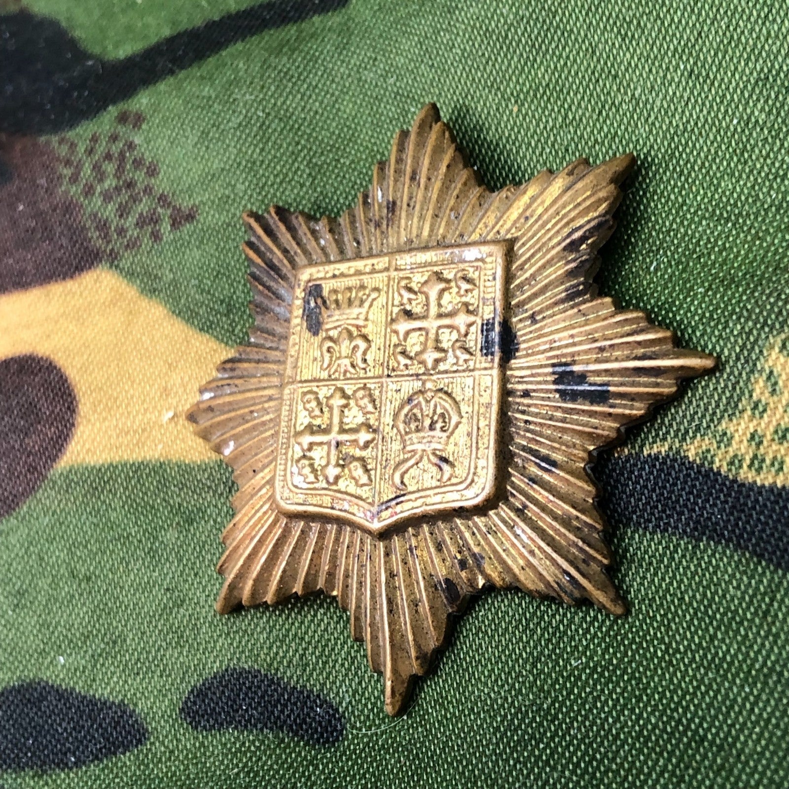 Original WW2 British Cap Badge - Kensington Regiment (Princess Louise's) - The Militaria Shop