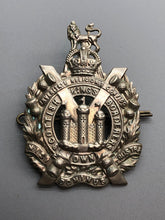 Lade das Bild in den Galerie-Viewer, Original WW1 British Army King&#39;s Own Scottish Borderers KOSB Cap Badge
