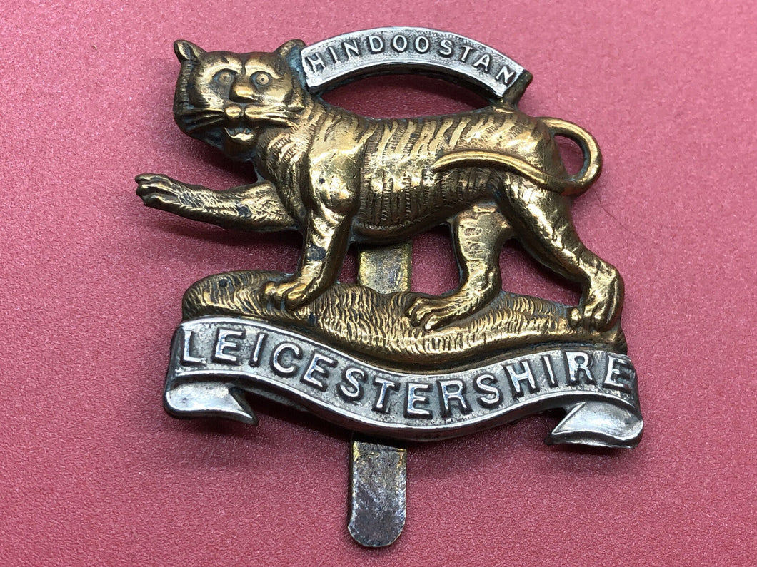 Original WW1 British Army Leicestershire Regiment Cap Badge