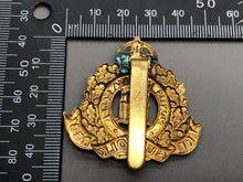 Lade das Bild in den Galerie-Viewer, Original WW2 British Army The Suffolk Regiment Cap Badge
