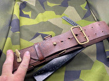 Load image into Gallery viewer, Original British Army Officer&#39;s Sam Browne Leather Belt - Approx 32&quot; Waist - The Militaria Shop
