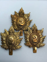 Load image into Gallery viewer, Genuine Canadian Army 2nd Queen&#39;s Own Rifles of Canada Cap Badge
