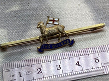 Charger l&#39;image dans la galerie, Original British Army The Queen&#39;s Regiment Gilt &amp; Enamel Sweetheart Brooch
