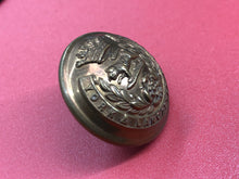 Lade das Bild in den Galerie-Viewer, Original WW1 British Army York &amp; Lancaster Regiment Uniform Button 26mm
