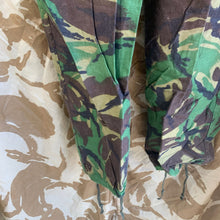 Lade das Bild in den Galerie-Viewer, Britische Armee DPM Camouflage Hose für gemäßigte Temperaturen - 75/80/96 - Vintage Kleidung
