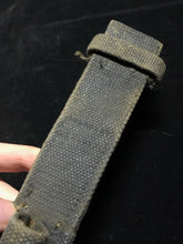 Charger l&#39;image dans la galerie, Original WW2 Pattern British Army 37 Pattern No.4 Stick Bayo Webbing Frog
