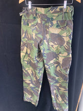 Charger l&#39;image dans la galerie, Genuine British Army DPM Combat Trousers - Size 76/88/104
