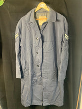 Load image into Gallery viewer, Genuine British Royal Air Force RAF 1972 Pattern Raincoat Jacket - Size 182/92
