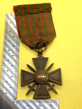 Load image into Gallery viewer, Original WW1 French Croix du Guerre Medal - 1914 - 1915 with Ribbon
