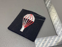 Load image into Gallery viewer, Original British Army Paratrooper&#39;s &#39;Light Bulk&#39; Parachute Qualification Badge
