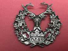 Charger l&#39;image dans la galerie, British Army Gordon Highlanders BY DAND Cap Badge
