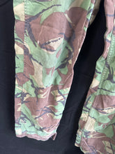 Lade das Bild in den Galerie-Viewer, Original British Army 1968 Pattern Combat DPM Trousers - 30&quot; Waist
