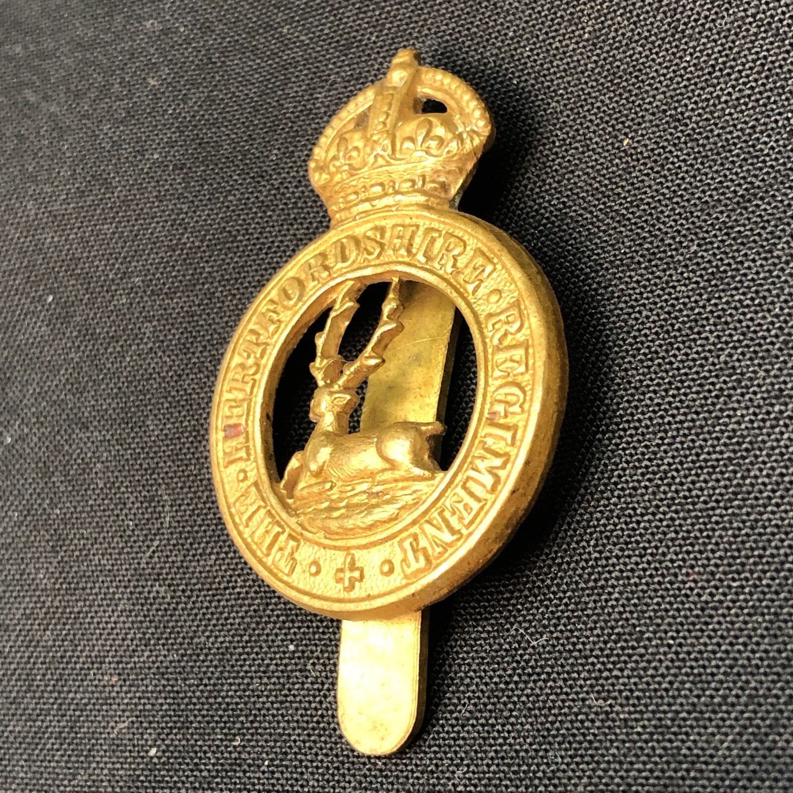 Original British Army WW1 / WW2 The Hertfordshire Regiment Cap Badge - The Militaria Shop