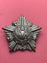 Load image into Gallery viewer, Original WW1 British Army Guards Machine Gun Corps Cap Badge
