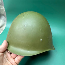 Charger l&#39;image dans la galerie, Original WW2 Russian Army Ssh 40 Combat Helmet - Post War Reissued
