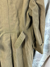 Lade das Bild in den Galerie-Viewer, Original WW2 British Army Greatcoat  - 40&quot; Chest
