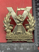 Load image into Gallery viewer, Original WW1 / WW2 British Army Tyneside Scottish Cap Badge
