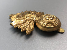 Lade das Bild in den Galerie-Viewer, Original WW2 The Royal Fusiliers Cap Badge
