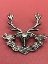Lade das Bild in den Galerie-Viewer, Original WW2 British Army Kings Crown Cap Badge - Seaforth Highlanders

