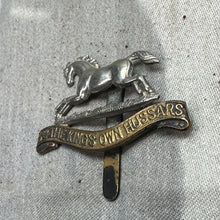 Lade das Bild in den Galerie-Viewer, Original WW2 British Army Cap Badge - 3rd The King&#39;s Own Hussars
