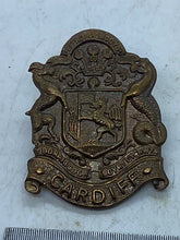 Load image into Gallery viewer, Original British Army WW1 16th Cardiff Battalion Welsh Regt/Cardiff Cap Badge
