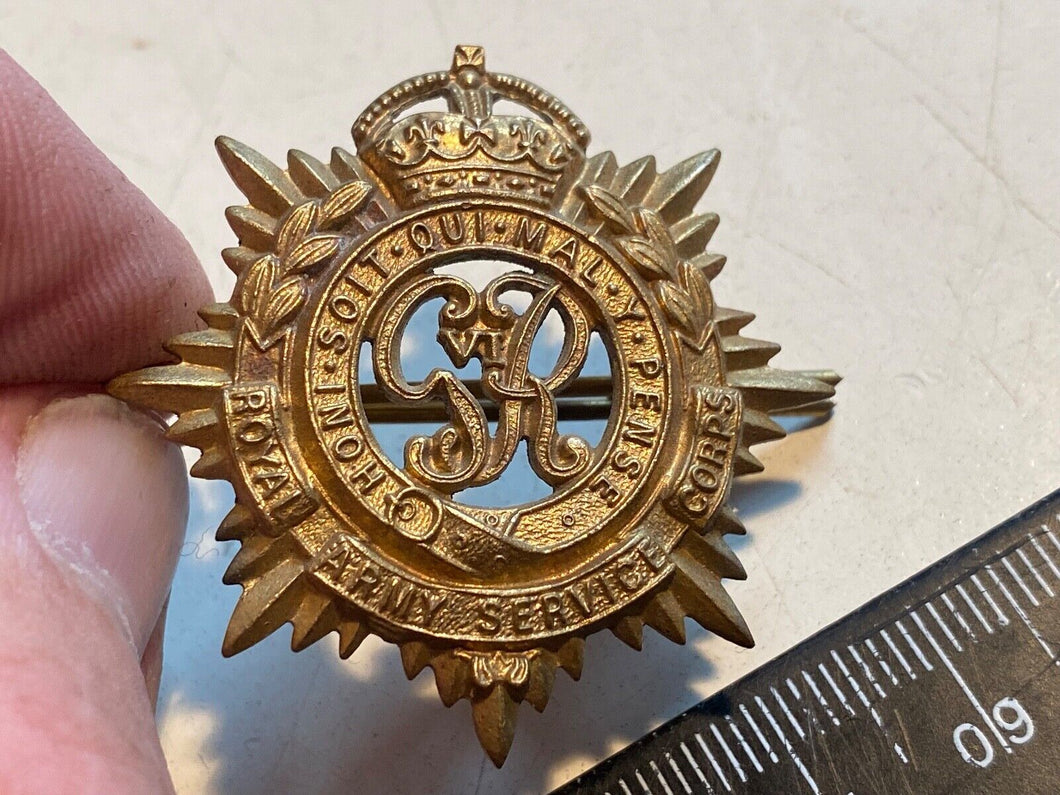 Original WW2 GVI British Army - Royal Army Medical Corps Cap / Collar Badge