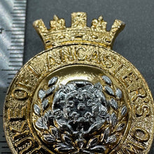 Lade das Bild in den Galerie-Viewer, Duke of Lancasters Own Regiment - Genuine British Army Cap Badge
