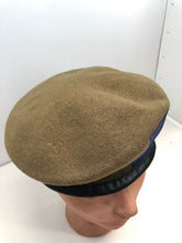 Lade das Bild in den Galerie-Viewer, Original Regiments-Barettmütze im Prince-of-Wales-Stil der britischen Armee in Khaki, Größe 60 cm 
