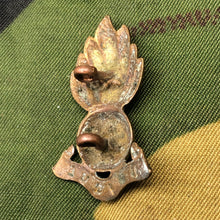 Load image into Gallery viewer, Original British Army WW2 Collar Badge - Royal Artillery - The Militaria Shop
