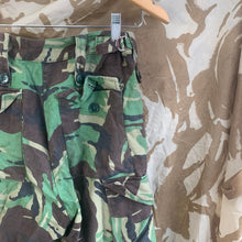 Lade das Bild in den Galerie-Viewer, Early Original British Army Jungle DPM Camouflaged Combat Trousers - 76/80/96
