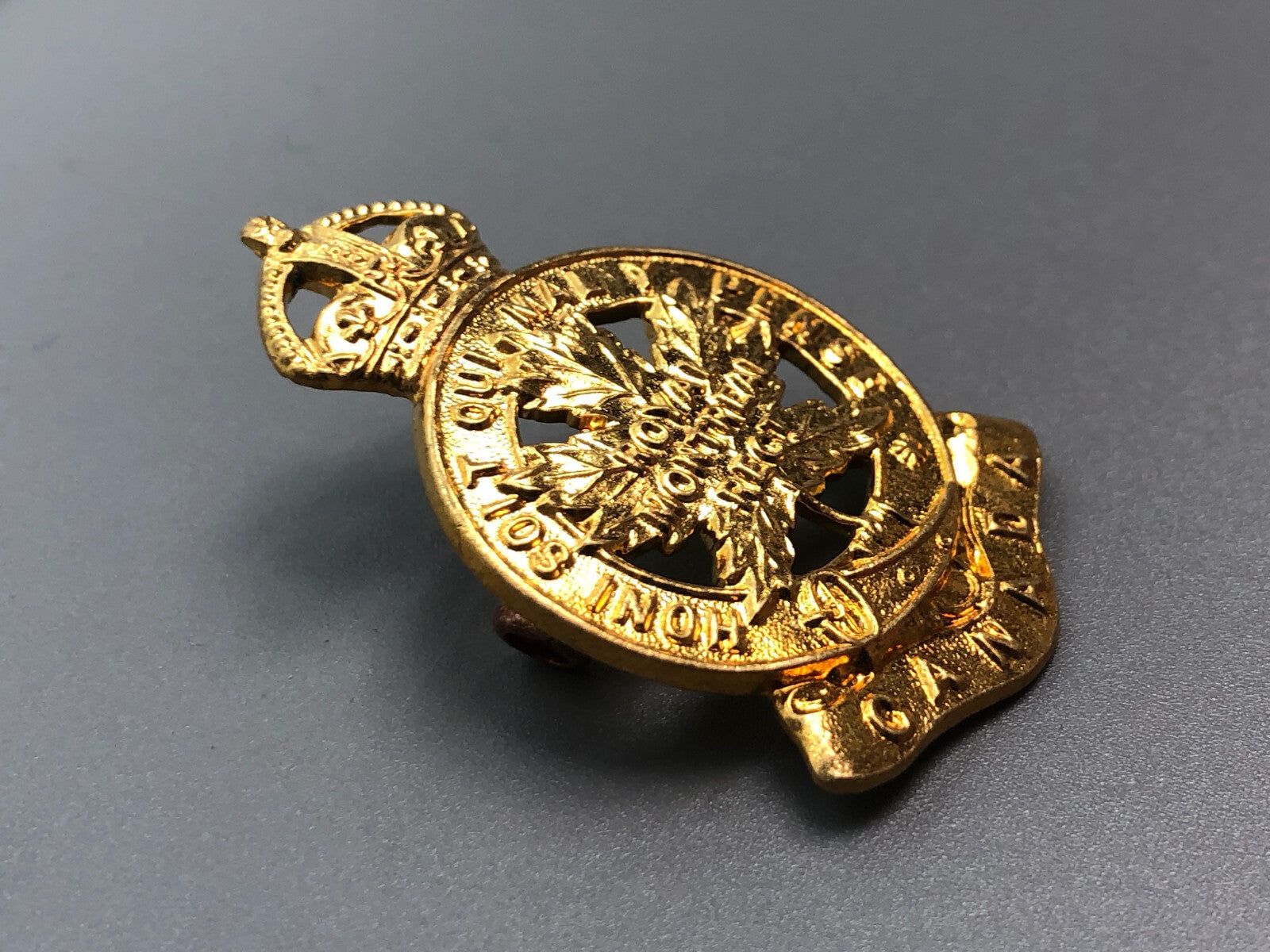 Genuine Canadian Army Royal Montreal Regiment Cap Badge - The Militaria Shop