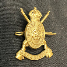 Lade das Bild in den Galerie-Viewer, Original WW2 British Army Cap Badge - Hampshire Yeomanry Carabiniers - The Militaria Shop
