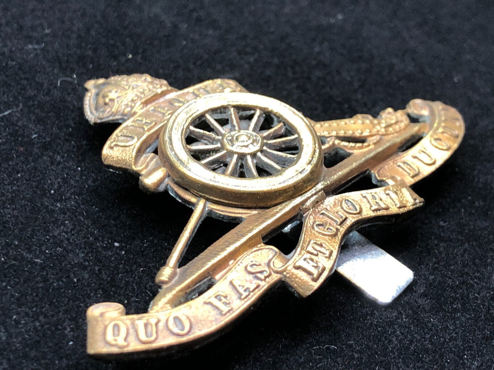 Original WW1 British Army Royal Artillery Cap Badge - The Militaria Shop