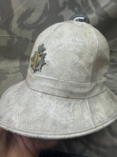 Lade das Bild in den Galerie-Viewer, Original British Army Drummers / Bandsman Helmet - Victorian Era Badge
