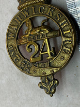 Charger l&#39;image dans la galerie, British Army Victorian Era 24th / 2nd Warwickshire Regiment Glengarry Badge
