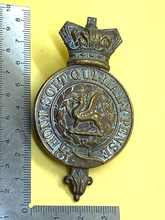 Load image into Gallery viewer, Original Monmouthshire Regiment (South Wales Borders) Post 1881 Glengarry Badge
