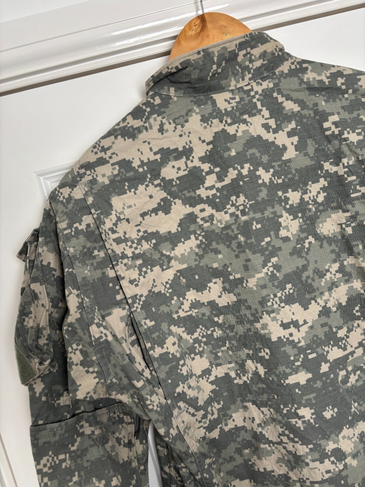 Surplus US Army ACU Combat Uniform Jacket -Size Small-Regular - The Militaria Shop