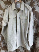 Charger l&#39;image dans la galerie, Genuine British Army Tan Mans Shirt - 46&quot; Chest
