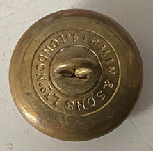 Lade das Bild in den Galerie-Viewer, British Army Northamptonshire Regiment tunic / epaulette button - approx 18mm

