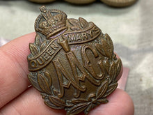 Load image into Gallery viewer, Original WW1 British Army Women&#39;s Auxiliary Corps Cap Badge
